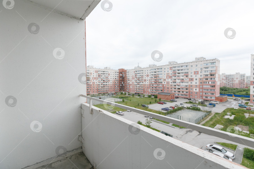 Скачать вид с балкона на многоквартирный дом фотосток Ozero