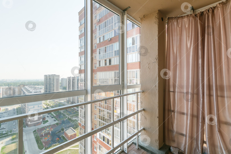 Скачать вид с балкона на многоквартирный дом фотосток Ozero