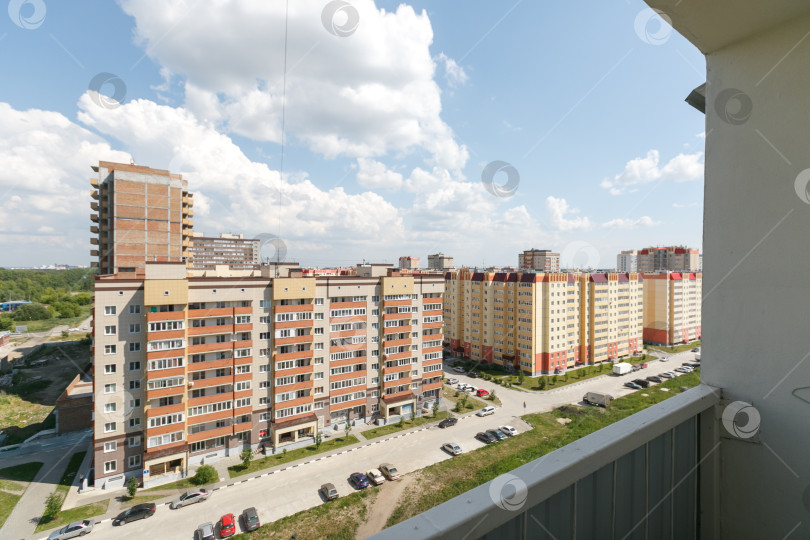 Скачать вид с балкона на многоквартирный дом фотосток Ozero
