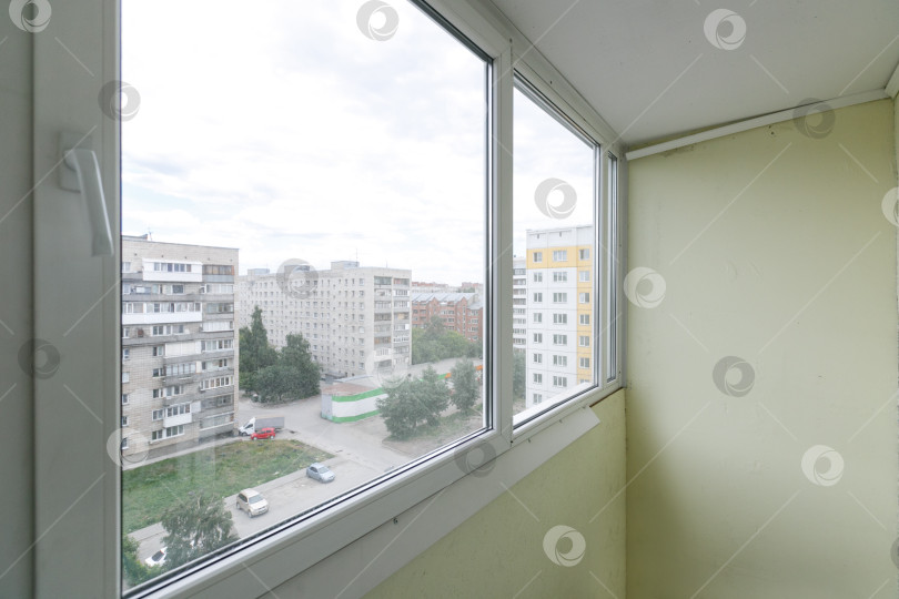 Скачать вид с балкона на многоквартирный дом фотосток Ozero