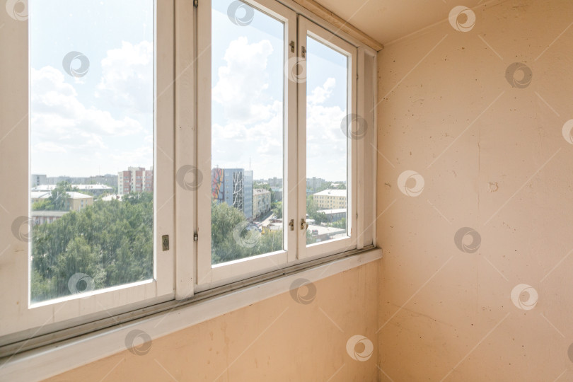 Скачать вид с балкона на многоквартирный дом фотосток Ozero