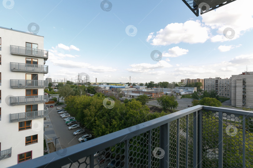 Скачать вид с балкона на многоквартирный дом фотосток Ozero