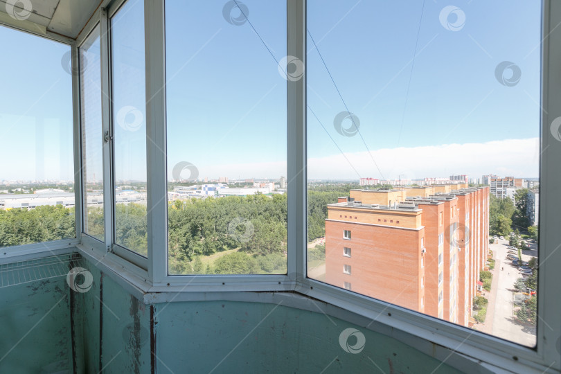Скачать вид с балкона на многоквартирный дом фотосток Ozero