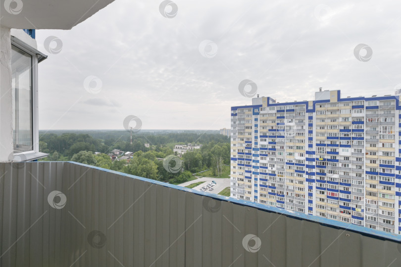 Скачать вид с балкона на многоквартирный дом фотосток Ozero