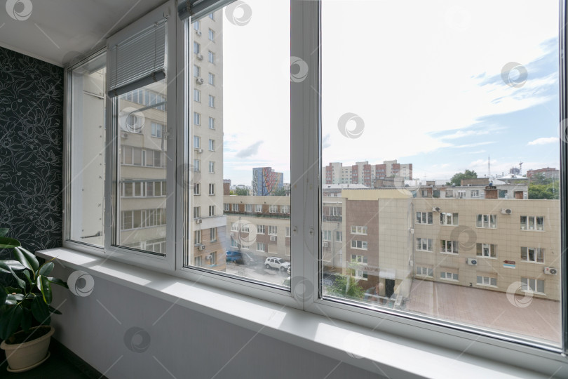 Скачать вид с балкона на многоквартирный дом фотосток Ozero