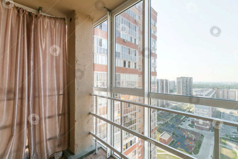 Скачать вид с балкона на многоквартирный дом фотосток Ozero