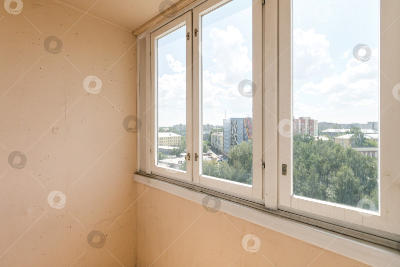 Скачать вид с балкона на многоквартирный дом фотосток Ozero