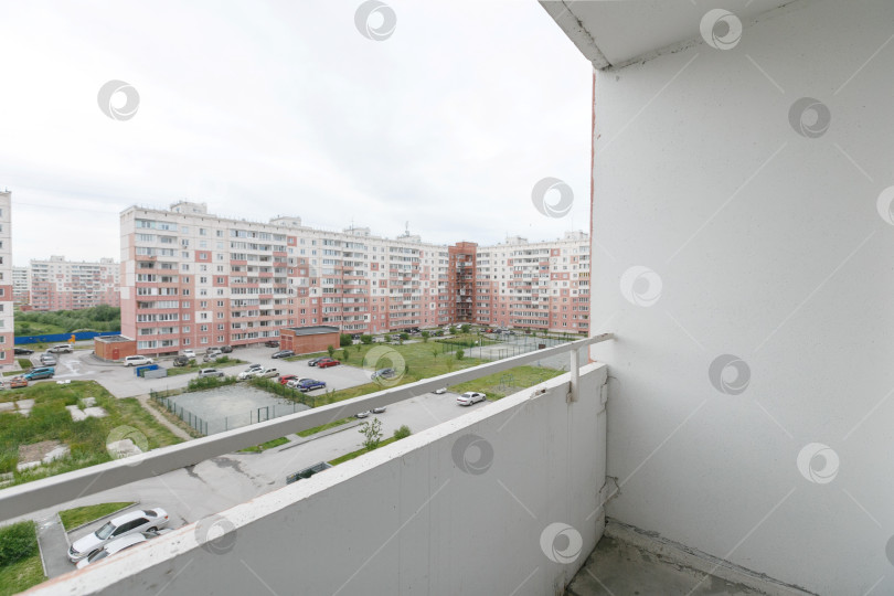 Скачать вид с балкона на многоквартирный дом фотосток Ozero