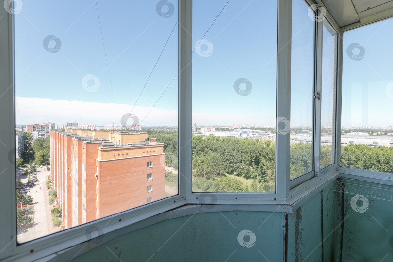 Скачать вид с балкона на многоквартирный дом фотосток Ozero