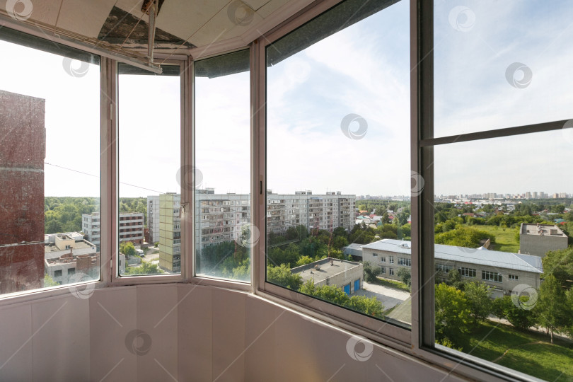 Скачать вид с балкона на многоквартирный дом фотосток Ozero