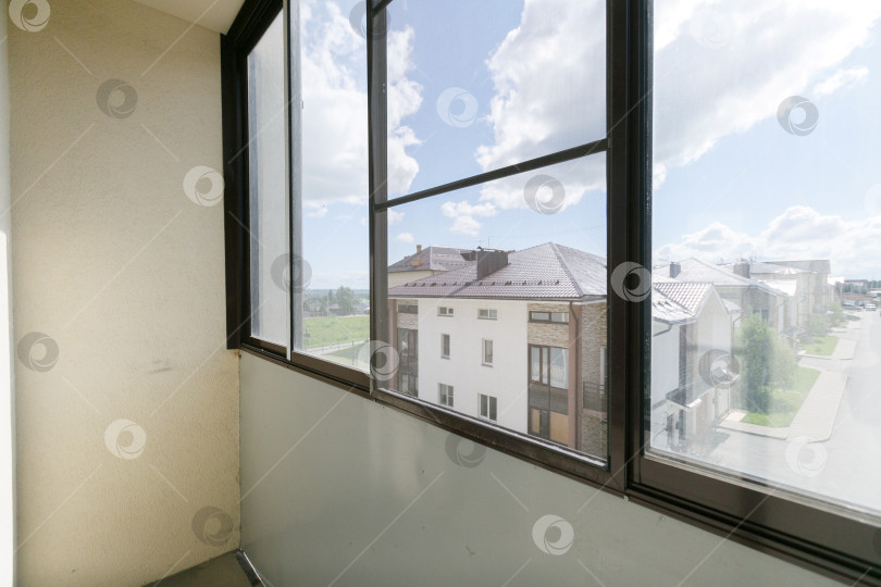 Скачать вид с балкона на многоквартирный дом фотосток Ozero