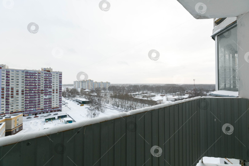 Скачать вид с балкона на многоквартирный дом фотосток Ozero