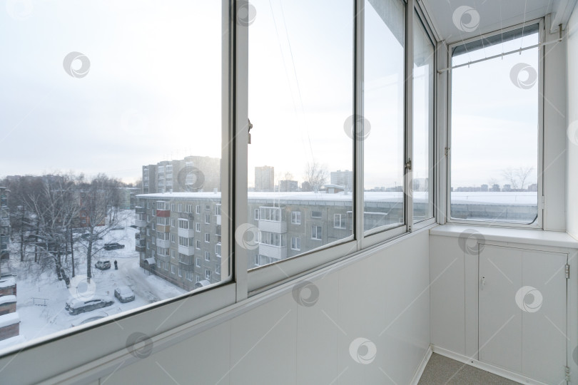 Скачать вид с балкона на многоквартирный дом фотосток Ozero
