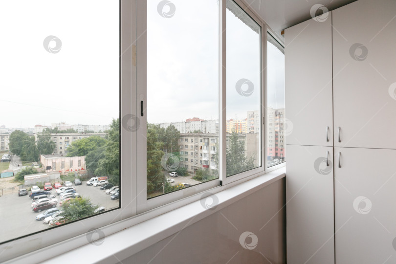 Скачать вид с балкона на многоквартирный дом фотосток Ozero