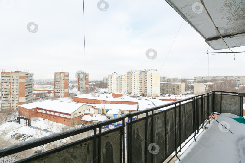 Скачать вид с балкона на многоквартирный дом фотосток Ozero