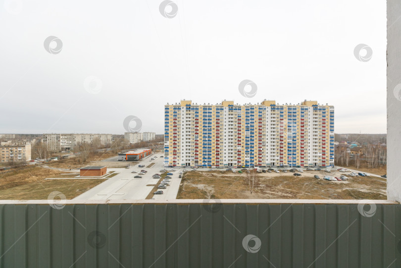 Скачать вид с балкона на многоквартирный дом фотосток Ozero