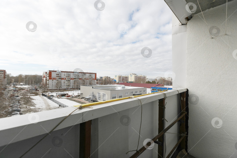 Скачать вид с балкона на многоквартирный дом фотосток Ozero