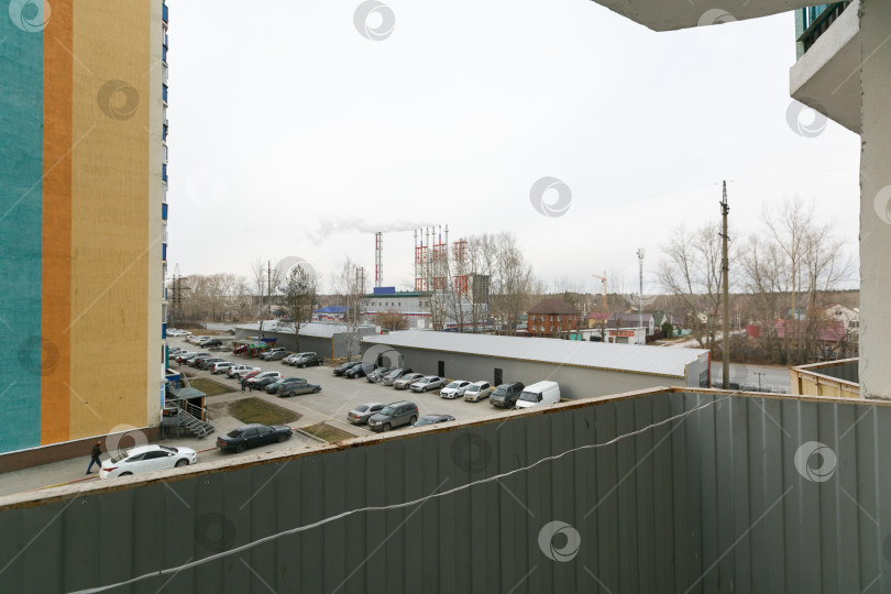Скачать вид с балкона на многоквартирный дом фотосток Ozero