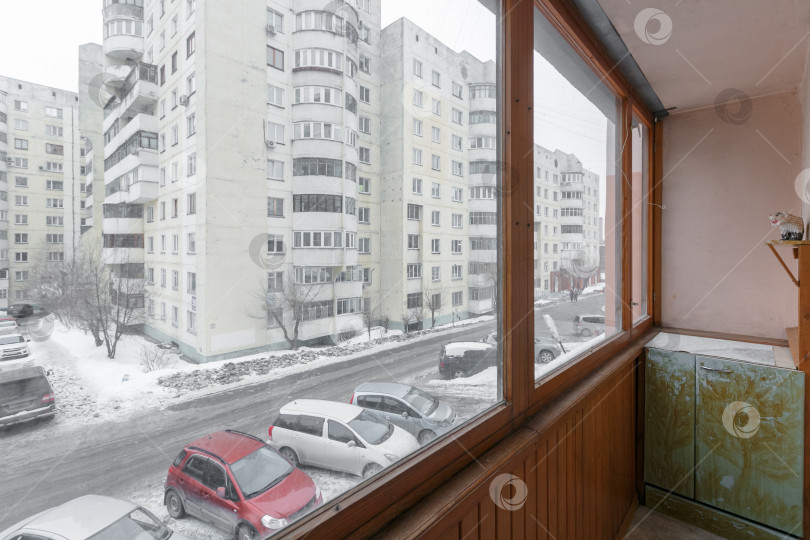 Скачать вид с балкона на многоквартирный дом фотосток Ozero