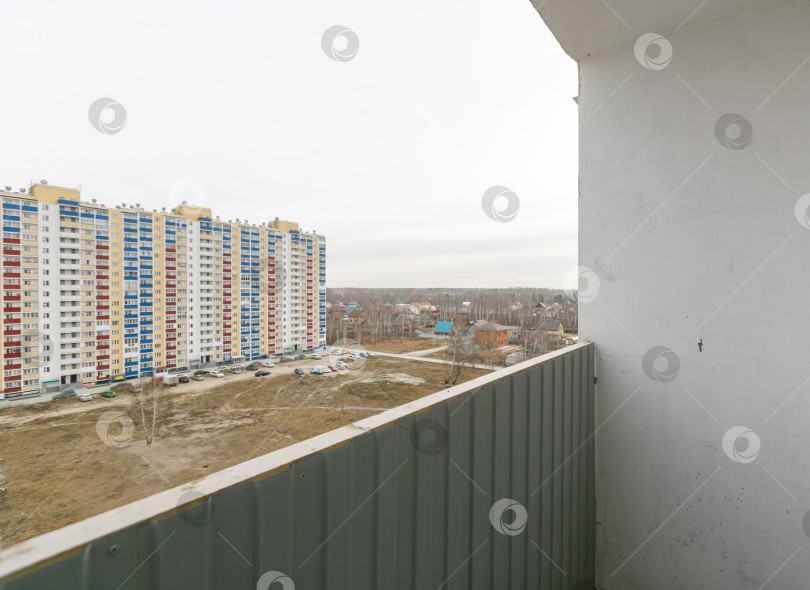 Скачать вид с балкона на многоквартирный дом фотосток Ozero