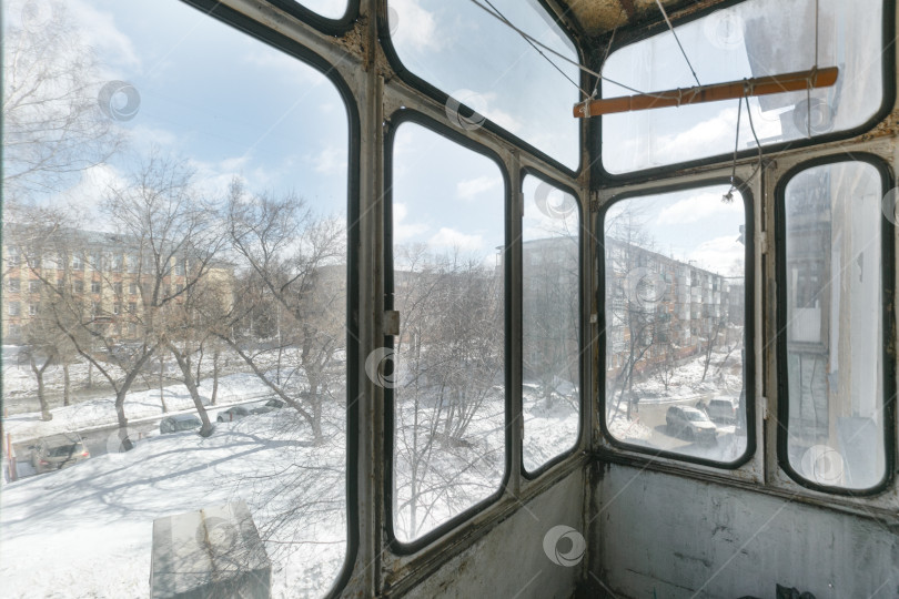 Скачать вид с балкона на многоквартирный дом фотосток Ozero