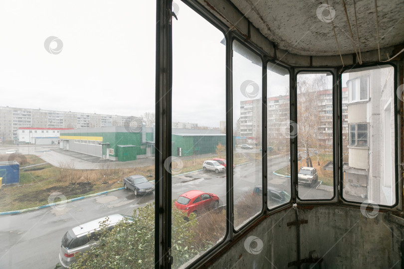 Скачать вид с балкона на многоквартирный дом фотосток Ozero