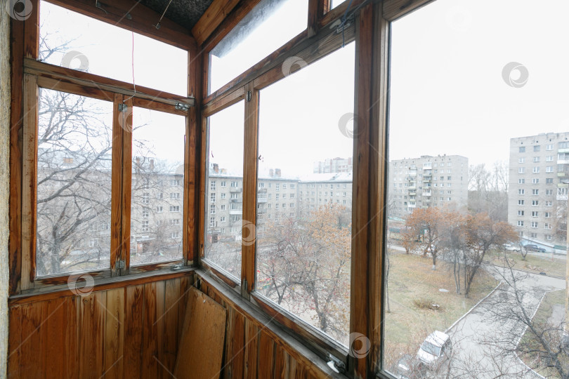 Скачать вид с балкона на многоквартирный дом фотосток Ozero