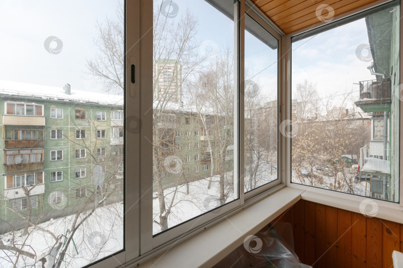 Скачать вид с балкона на многоквартирный дом фотосток Ozero