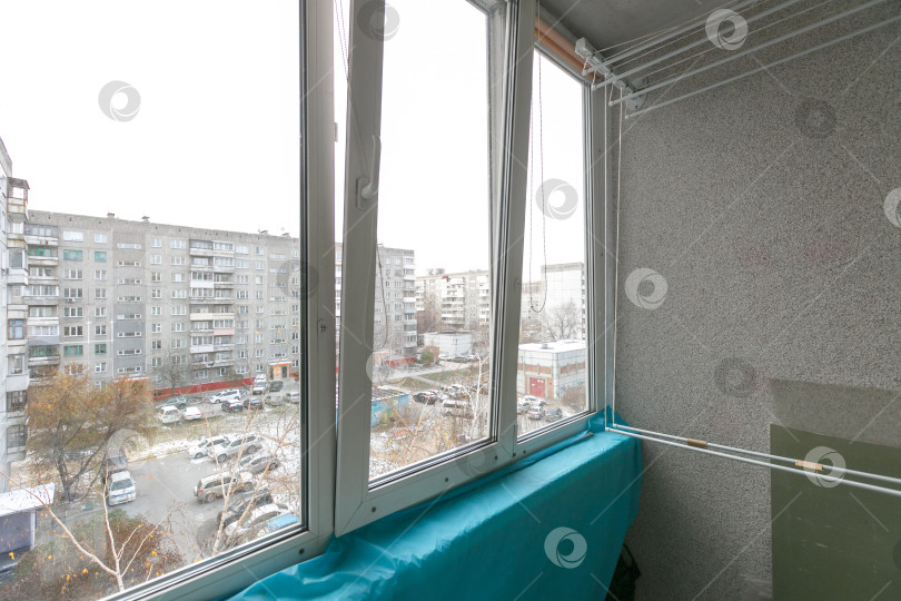 Скачать вид с балкона на многоквартирный дом фотосток Ozero