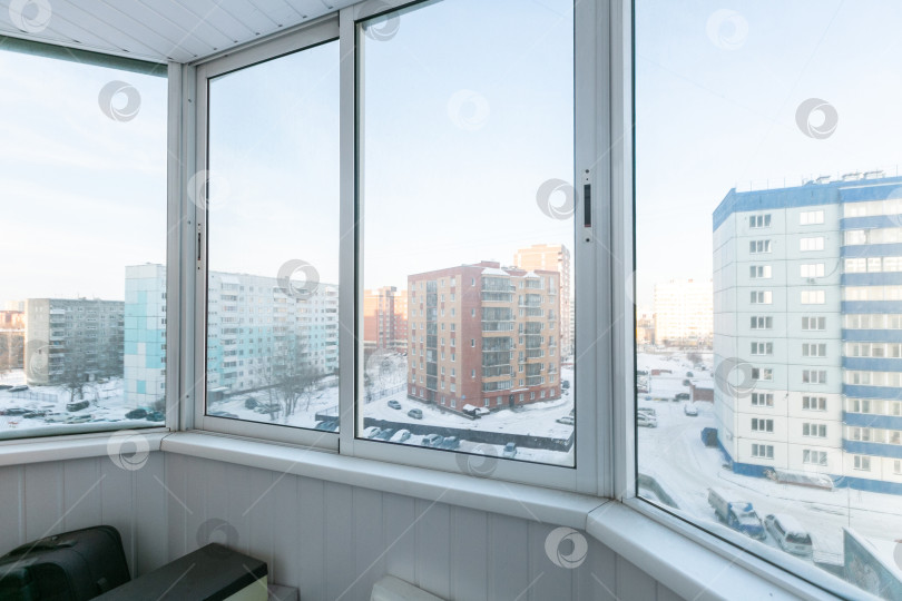 Скачать вид с балкона на многоквартирный дом фотосток Ozero