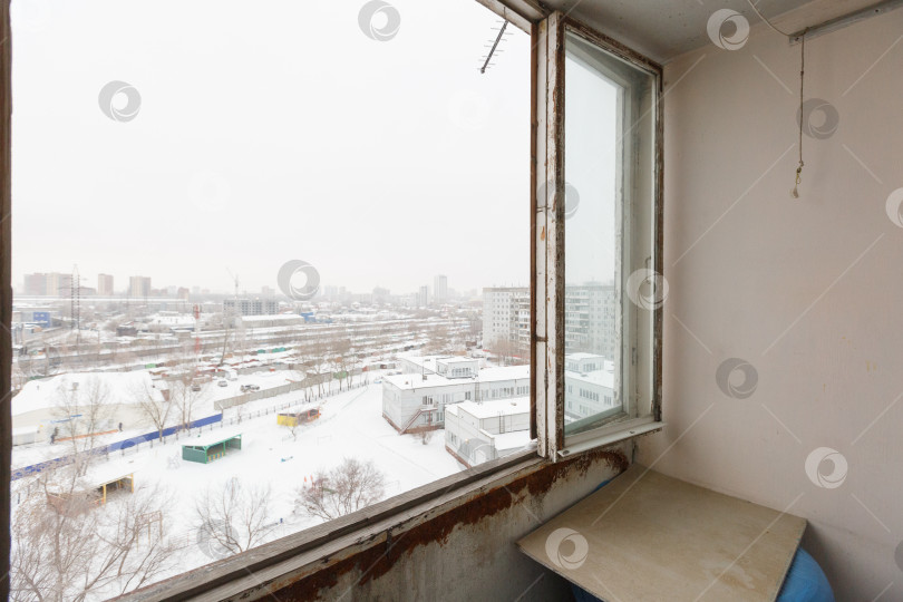 Скачать вид с балкона на многоквартирный дом фотосток Ozero