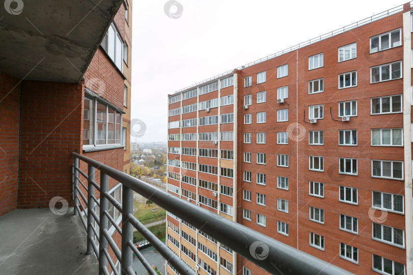 Скачать вид с балкона на многоквартирный дом фотосток Ozero
