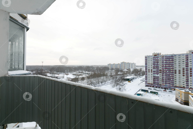 Скачать вид с балкона на многоквартирный дом фотосток Ozero