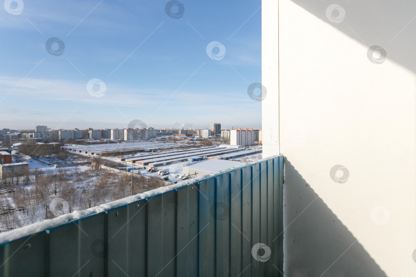 Скачать вид с балкона на многоквартирный дом фотосток Ozero
