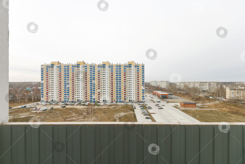 Скачать вид с балкона на многоквартирный дом фотосток Ozero