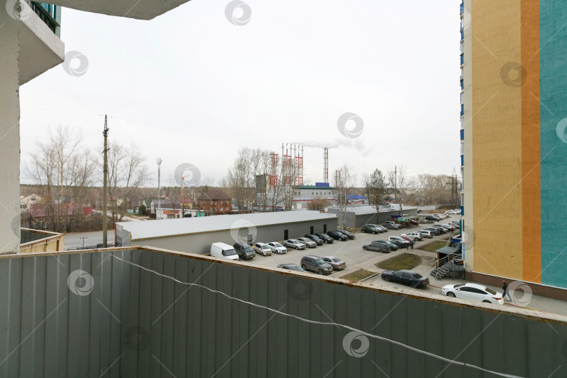 Скачать вид с балкона на многоквартирный дом фотосток Ozero