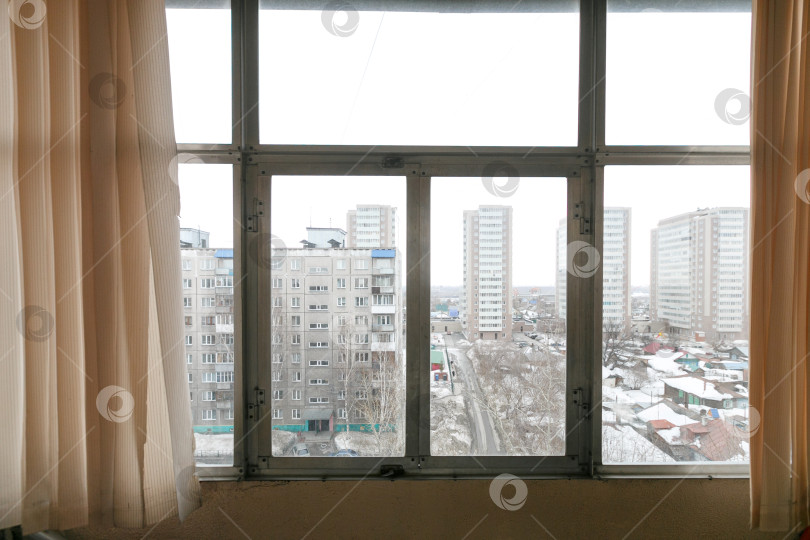 Скачать вид с балкона на многоквартирный дом фотосток Ozero