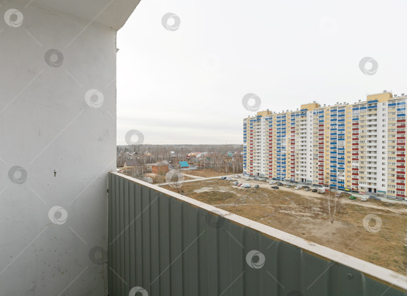 Скачать вид с балкона на многоквартирный дом фотосток Ozero