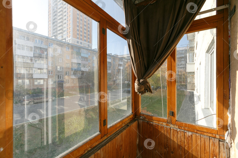 Скачать вид с балкона на многоквартирный дом фотосток Ozero