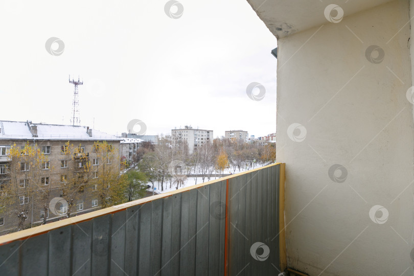 Скачать вид с балкона на многоквартирный дом фотосток Ozero