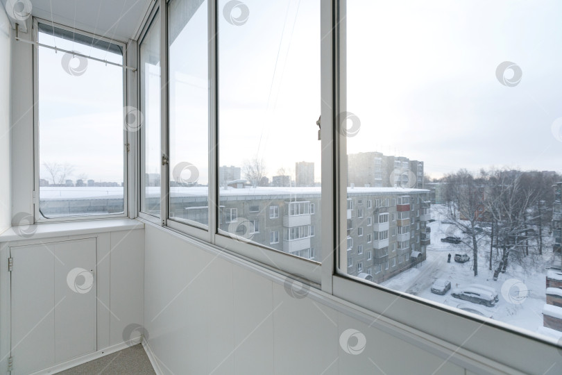 Скачать вид с балкона на многоквартирный дом фотосток Ozero