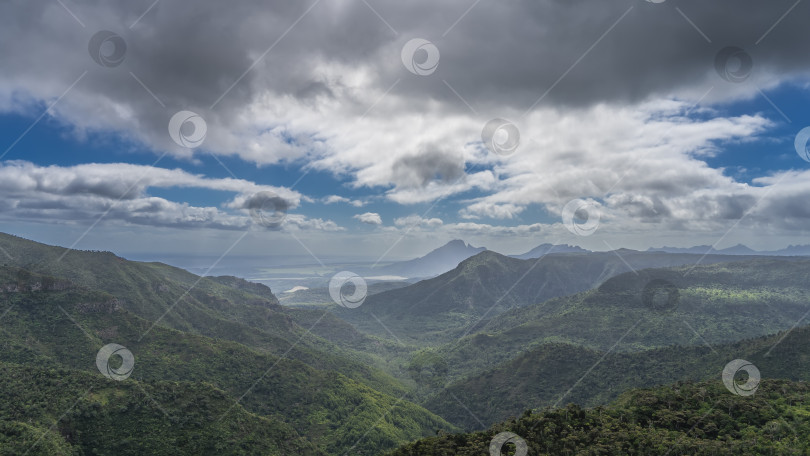 Скачать Прекрасная горная панорама. фотосток Ozero