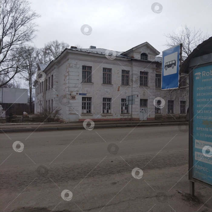 Скачать Здание бывшего техникума. фотосток Ozero