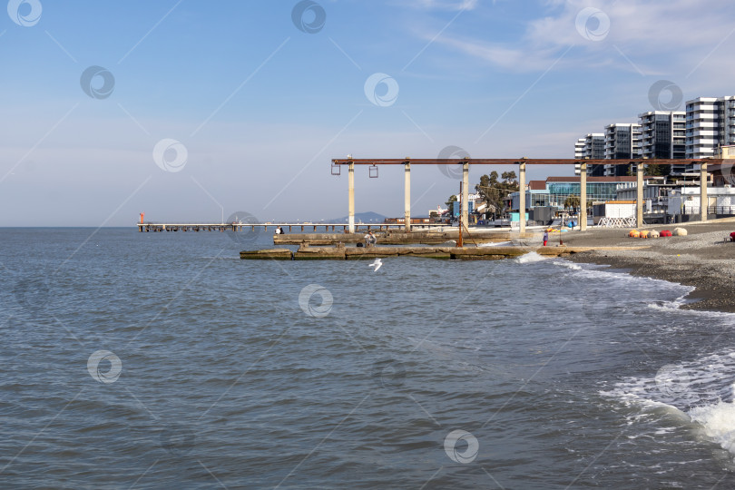 Скачать Пляж в Адлере весной фотосток Ozero