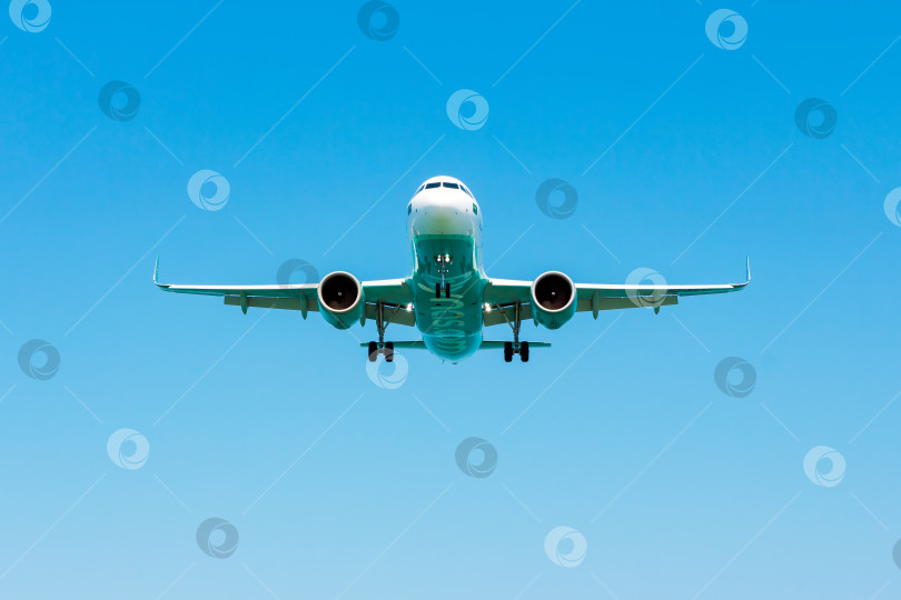 Скачать Батуми, Грузия. 2 августа 2022 года: приземление самолета авиакомпании Flynas фотосток Ozero