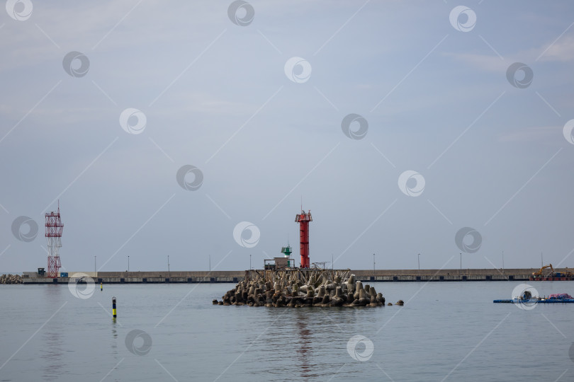 Скачать Маяк в морском порту города сочи фотосток Ozero