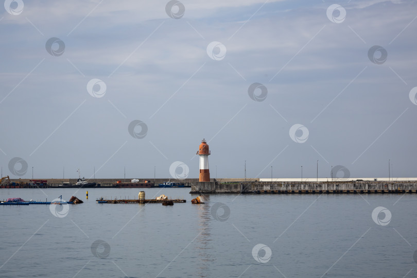 Скачать Маяк в морском порту города сочи фотосток Ozero