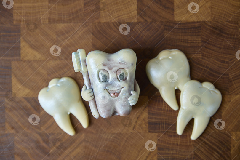 Скачать Шоколадный десерт. Персонаж Cute Teeth Часто держит в руках Белую зубную щетку фотосток Ozero