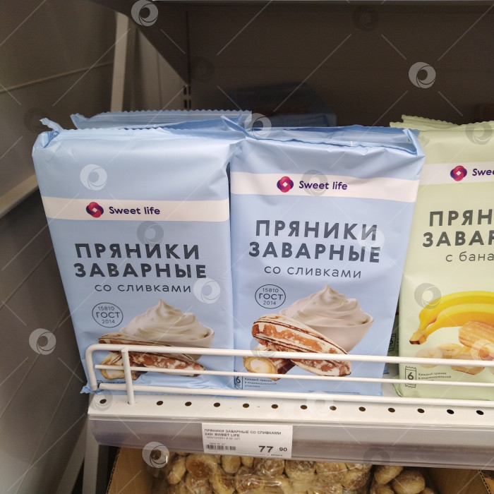 Скачать Отдел пряников в магазине "Smart". фотосток Ozero