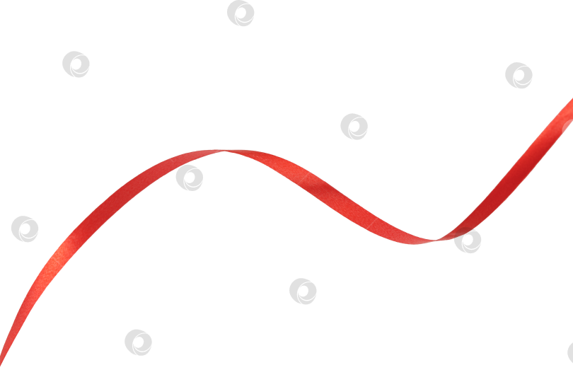 Скачать атласная лента, скрученная на столе, выделена на белом фоне фотосток Ozero